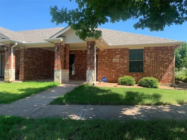 1610 Carolina St, Graham, TX 76450