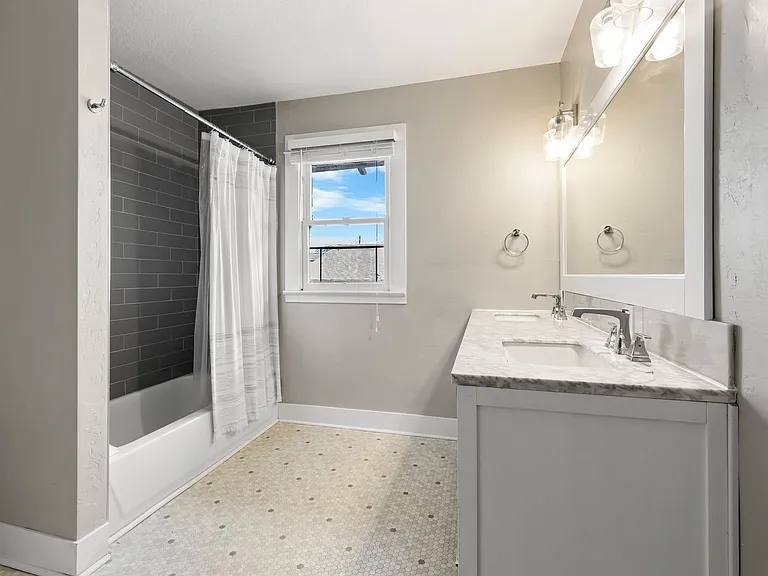 5532 N Haight Ave — Photo 17