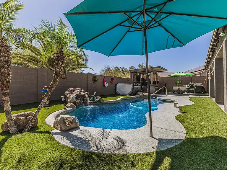 17475 W Spring Ln — Photo 1