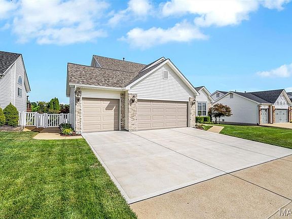 3rd image of 3320 Meadowfield Dr