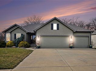 17702 Grey Hawke Rdg, Smithville, MO 64089