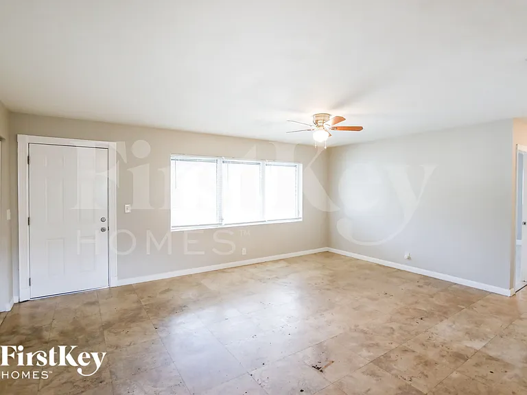 1233 SW 1st Ter — Photo 3