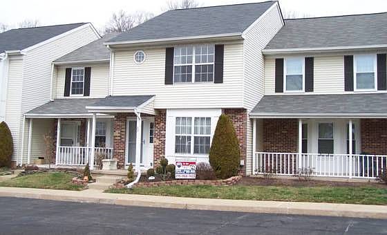 1st image of 33 Wyckwood Ct