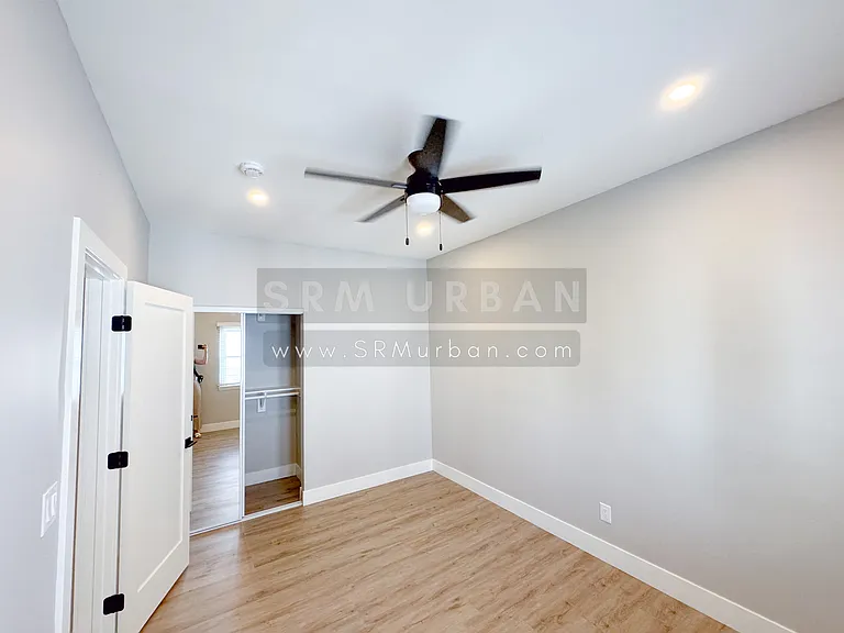 915 17th St #11 — Photo 2