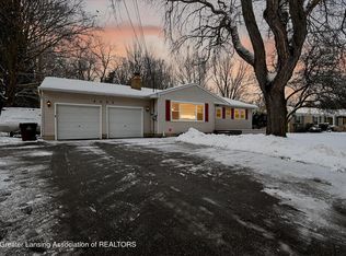 4092 N Pine Dell Dr, Lansing, MI 48911