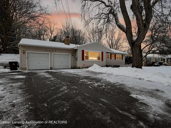 4092 N Pine Dell Dr, Lansing, MI 48911