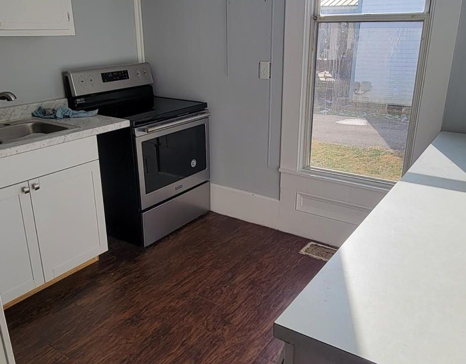 1st image of 303 High St
