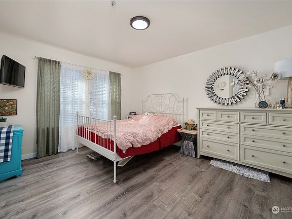 4th image of 1018 E 109th Court E #49