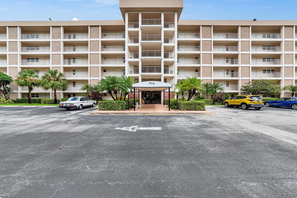 2851 S Palm Aire Drive #405, photo 2