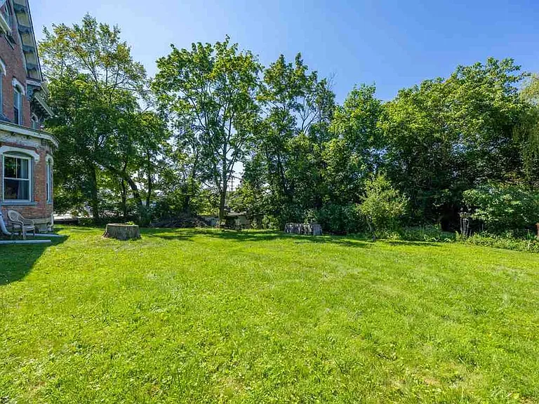 991 Leon Rd — Photo 4