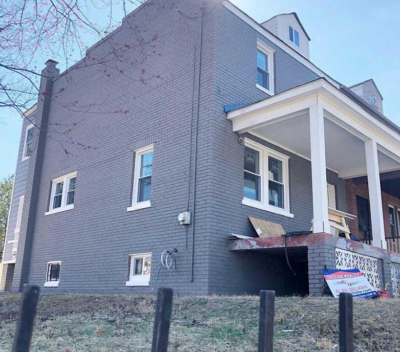 2nd image of 117 53rd St NE