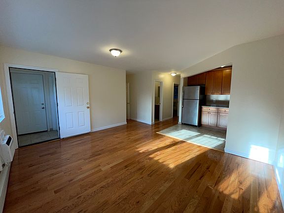 3rd image of 1031 Halsey St #1
