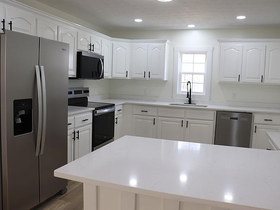 3rd image of 1560 Buzzard Rock Rd