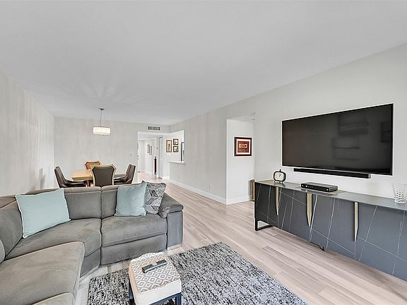4th image of 15450 Pembridge Avenue #178