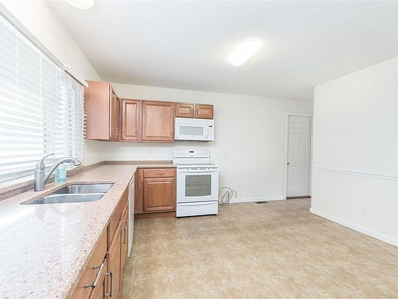 5th image of 3611 Harmann Estates Dr