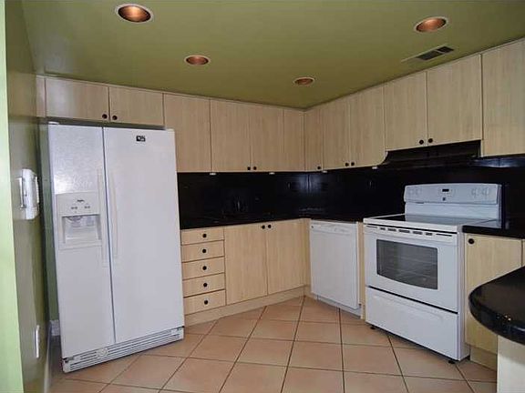 4th image of 7191 SW 67th Ave #34