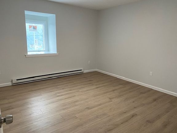5th image of 960 Violet Ave APT 2