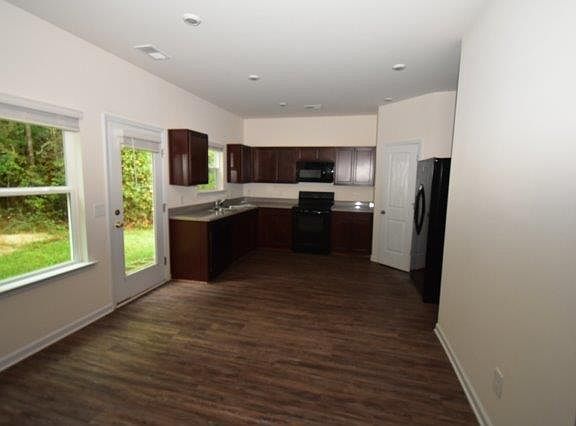 4th image of 450 Collington Cir