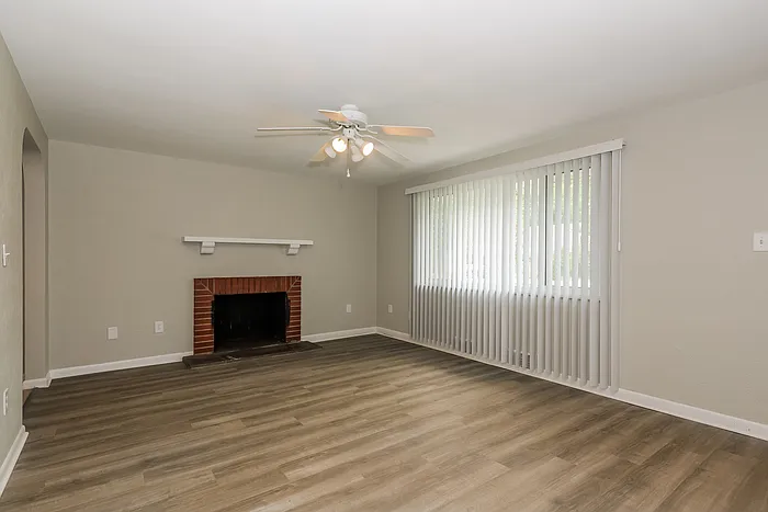 3 bed, 2.0 bath, 1352 sqft, $1,800 — Photo 2
