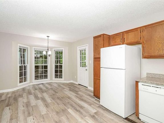 5th image of 124 Sumer Ln N