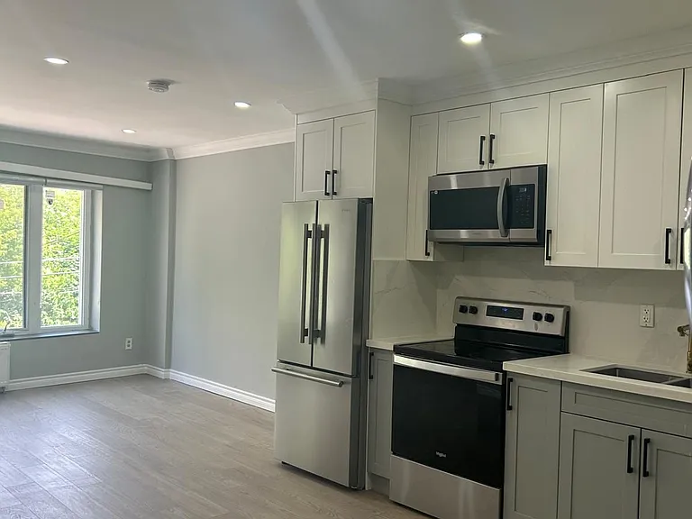 552A Sheppard Ave W — Photo 15