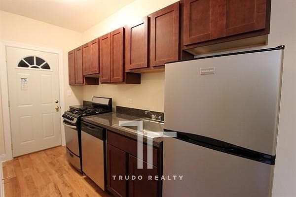 1st image of 951 W Cornelia Ave APT 2