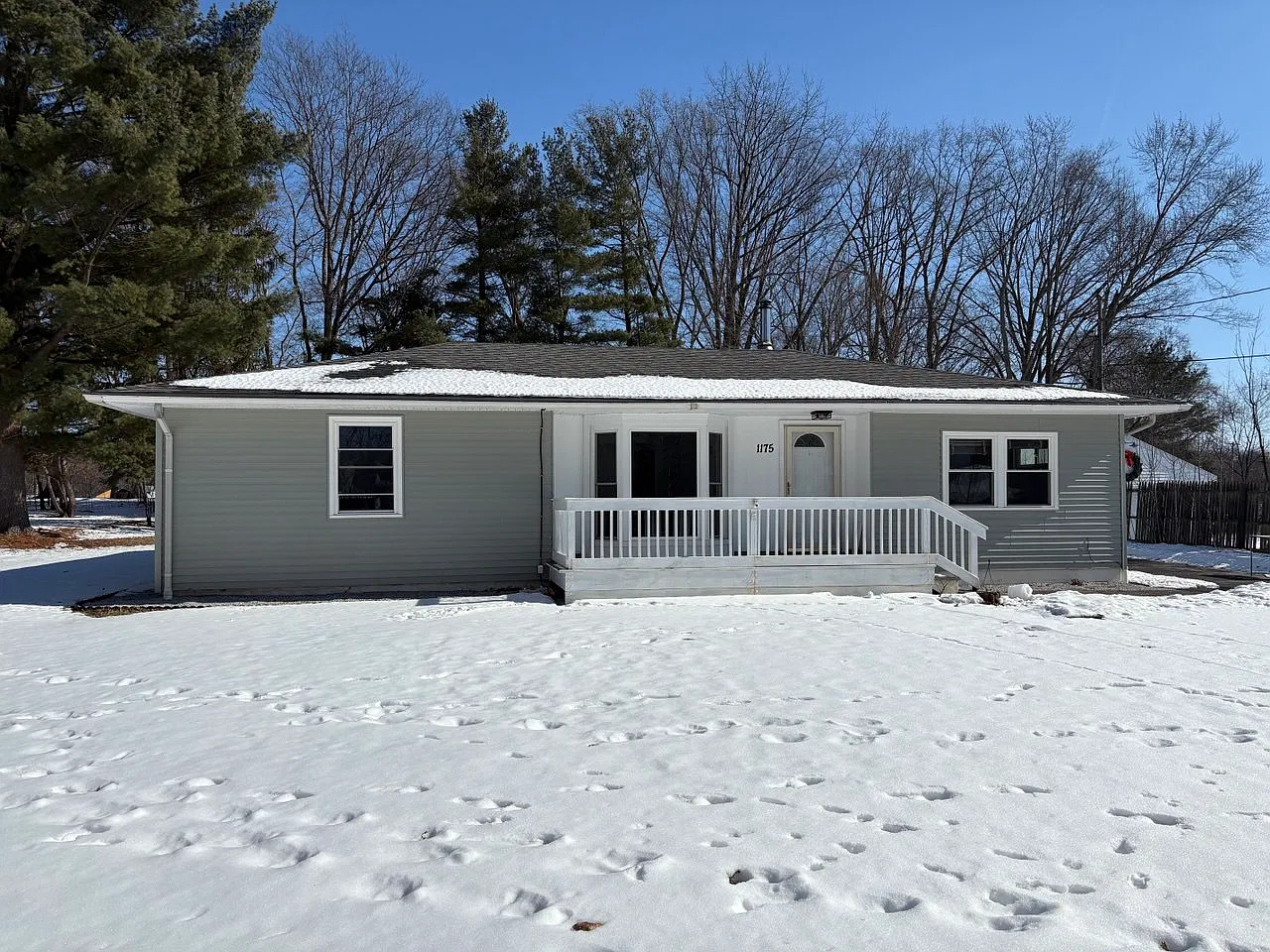 3 bed, 1366 sqft, $1,920 — Photo 1