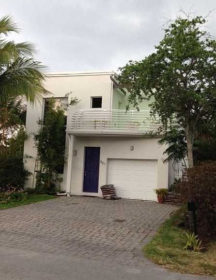 1st image of 601 NE 27th St