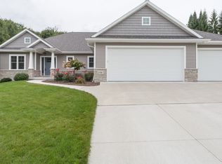 2781 Delvoye Ct, Green Bay, WI 54313