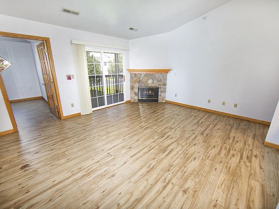 3rd image of 160 W Aspen Ct Unit 4