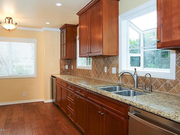 3rd image of 2735 Lakeridge Ln