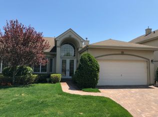 394 Altessa Blvd, Melville, NY 11747
