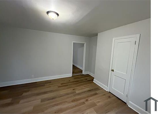 3rd image of 811 Macon St #A