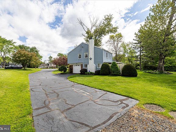 4th image of 5 Clover Ln