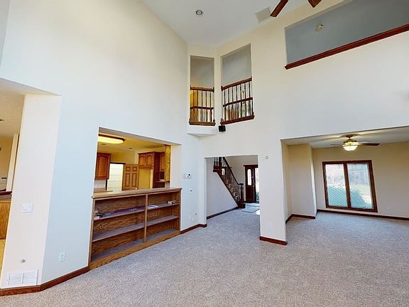 5th image of 770 N Woodhill Dr