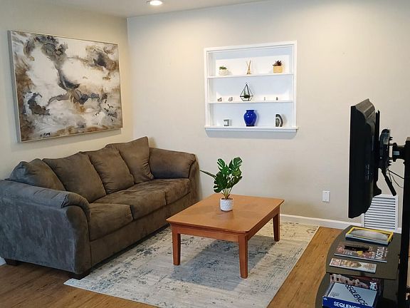 5th image of 1002 N Jones Blvd