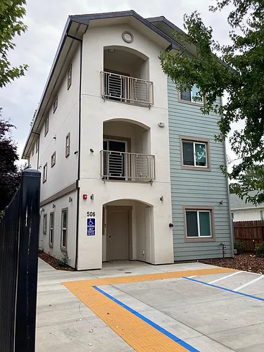506 B St Photo 1