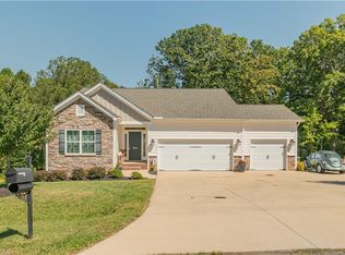 3163 Walker Ridge Dr, Walkertown, NC 27051