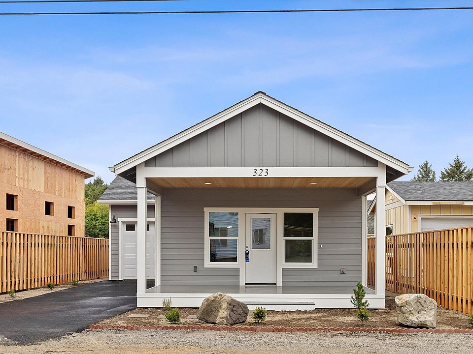 1st image of 323 SE Oar Ave