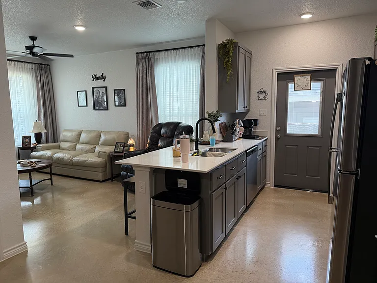 2322 Ocean Ave — Photo 8