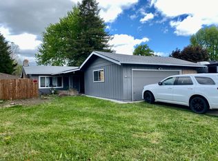 2908 Fairweather Dr, Medford, OR 97501