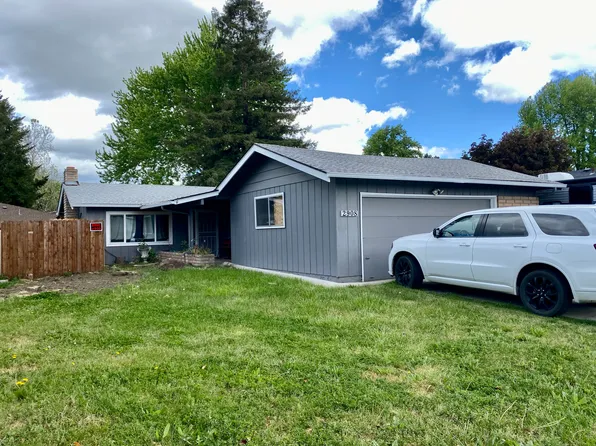2908 Fairweather Dr, Medford, OR 97501