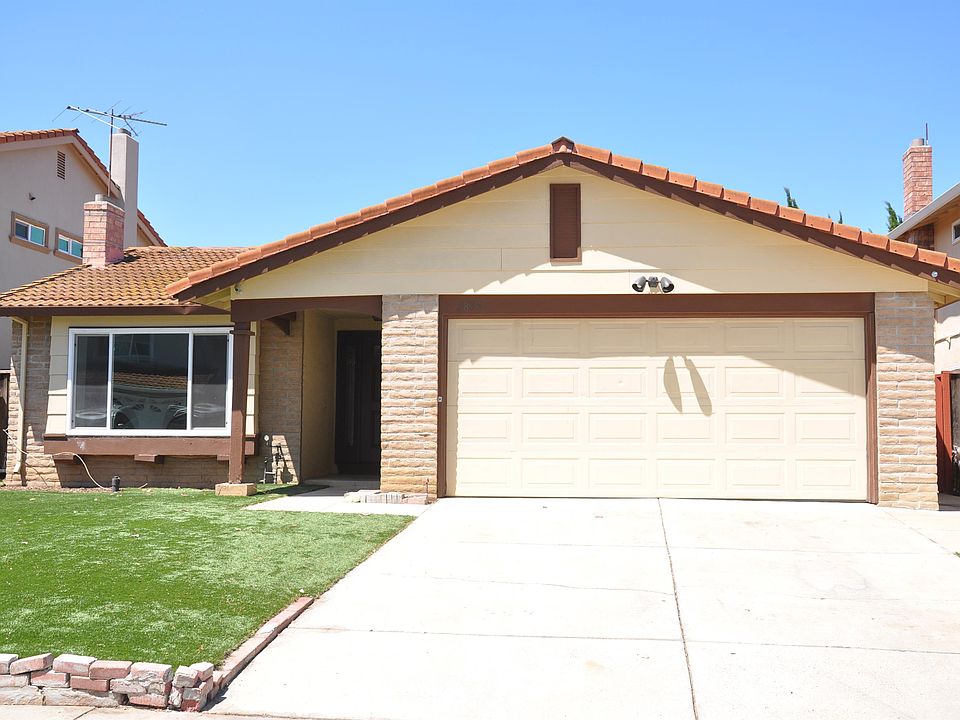 1st image of 2835 Deerwood Dr