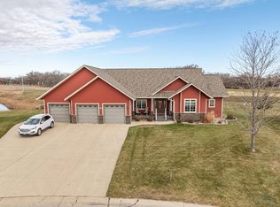 240 N Pond Dr, Jackson, MN 56143