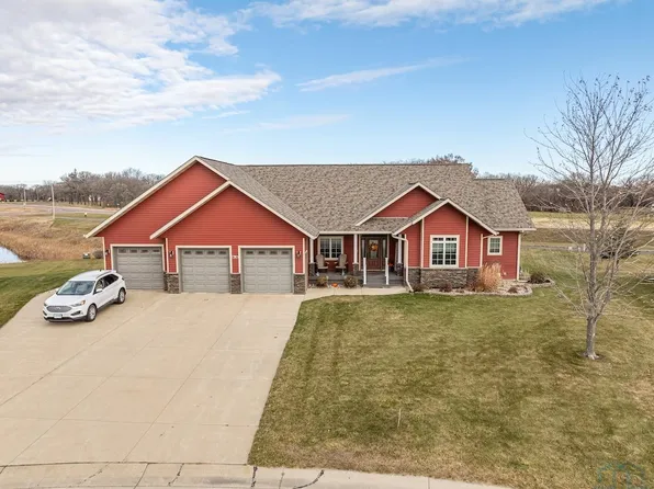 240 N Pond Dr, Jackson, MN 56143