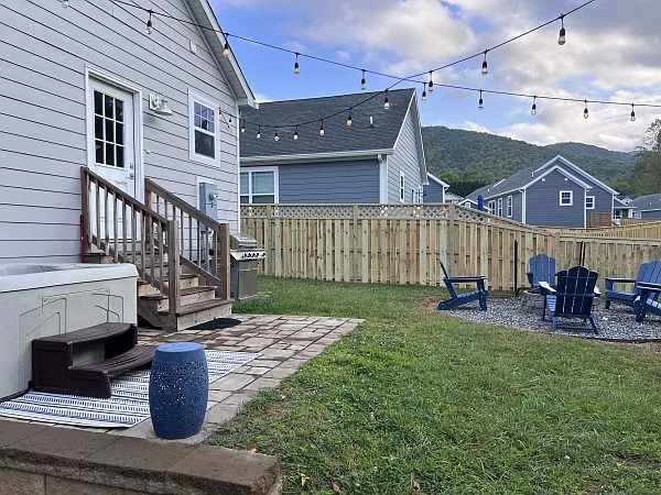 1208 Seven Sisters Ln — Photo 11