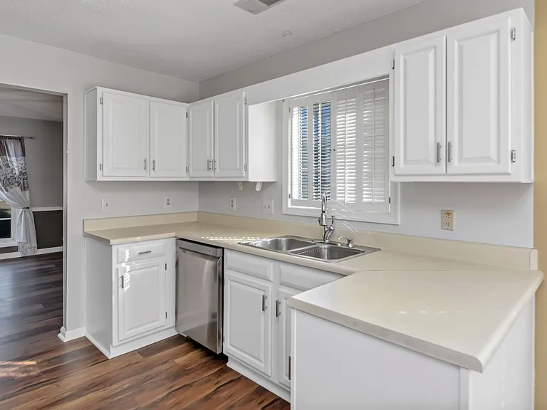 101 Grinders Mill Rd — Photo 8