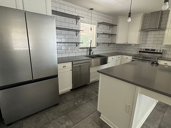 4th image of 834 Inwood Dr