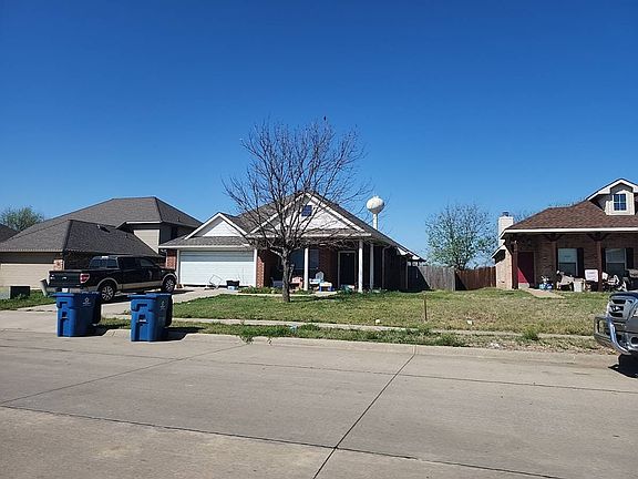 2nd image of 1005 Lake Ridge Dr