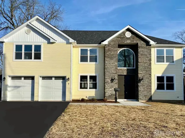 7 Vale St, Edison, NJ 08817